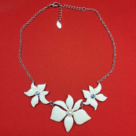 Charming Charlie Floral Earring & Necklace Set - Picture 3 of 14